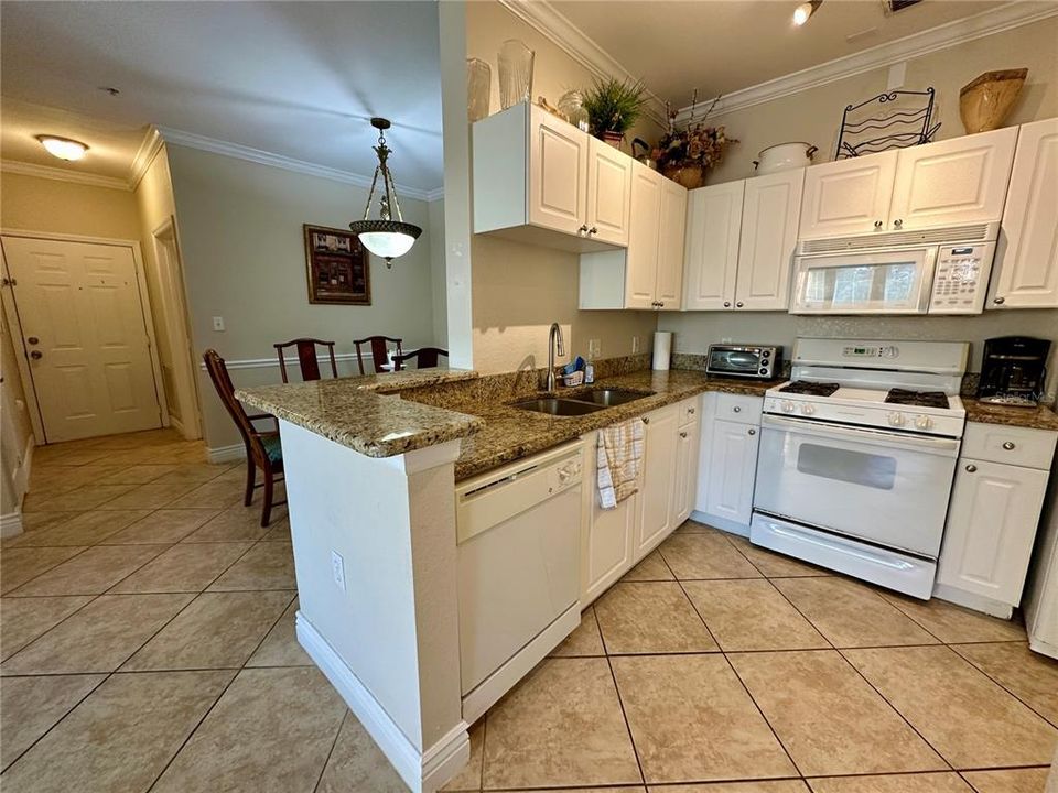 For Rent: $2,400 (2 beds, 2 baths, 1230 Square Feet)