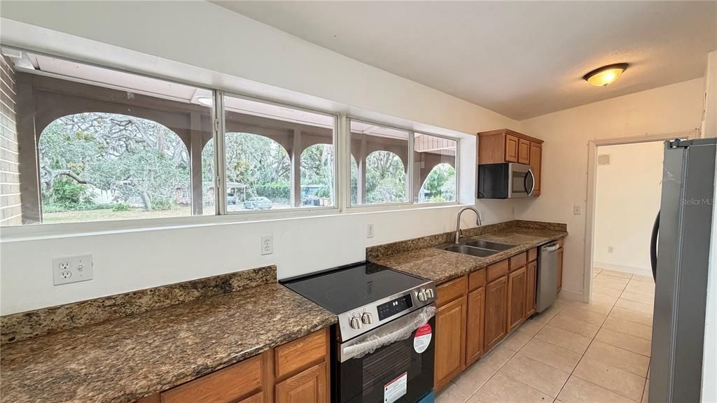 На продажу: $350,000 (3 спален, 2 ванн, 1694 Квадратных фут)