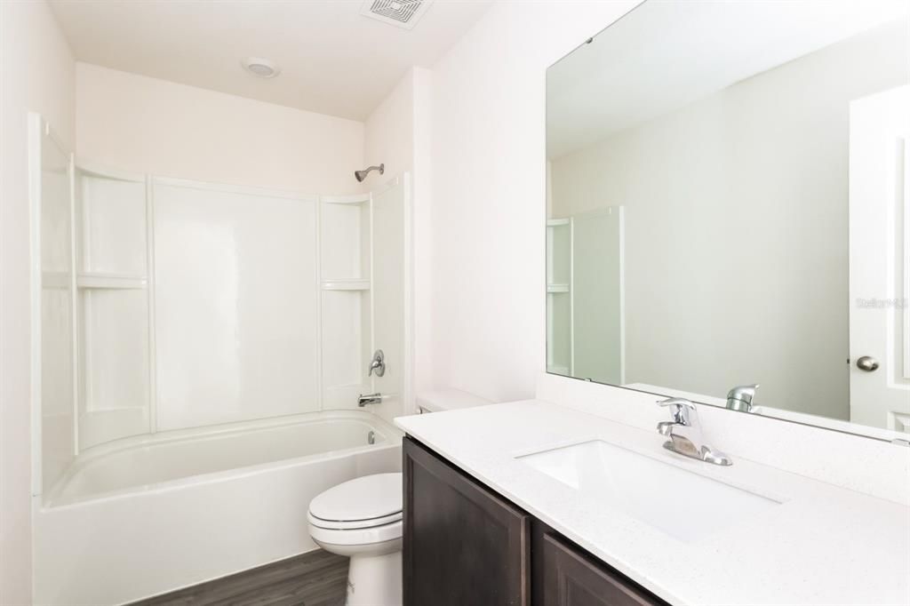 出租: $2,349 (4 贝兹, 3 浴室, 1975 平方英尺)