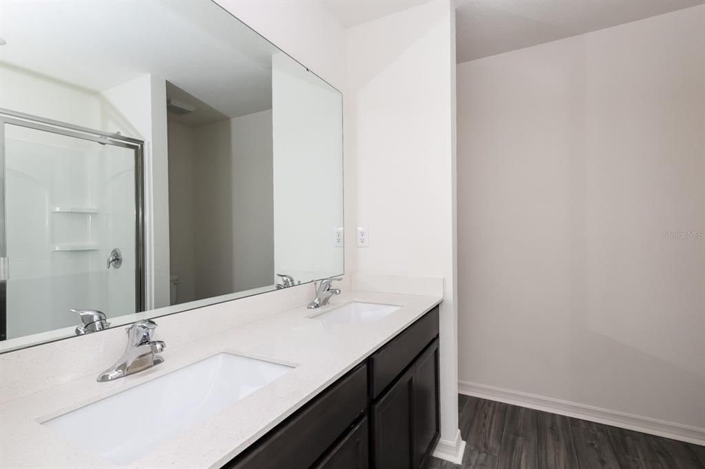 出租: $2,349 (4 贝兹, 3 浴室, 1975 平方英尺)