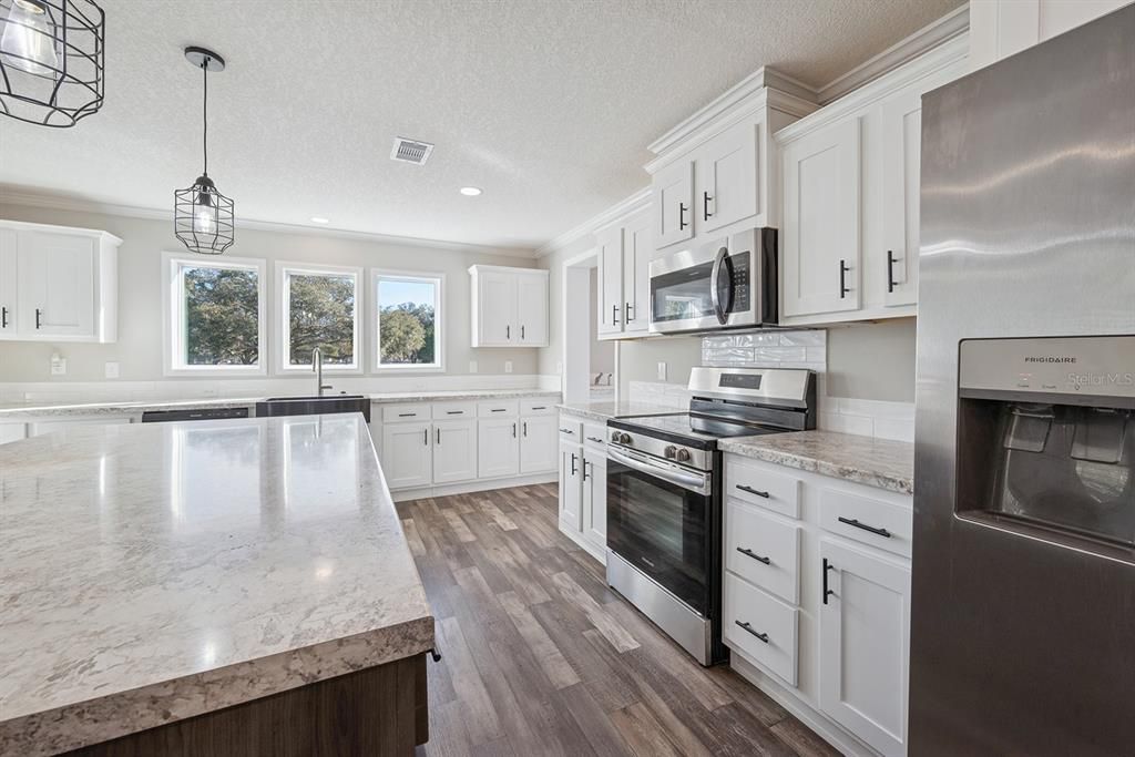 待售: $265,000 (3 贝兹, 2 浴室, 1950 平方英尺)