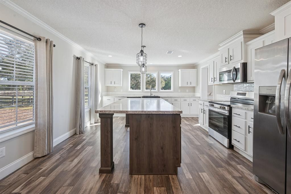 待售: $265,000 (3 贝兹, 2 浴室, 1950 平方英尺)