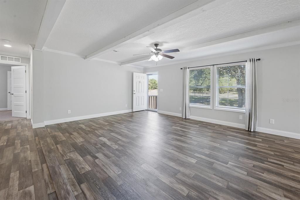 待售: $265,000 (3 贝兹, 2 浴室, 1950 平方英尺)