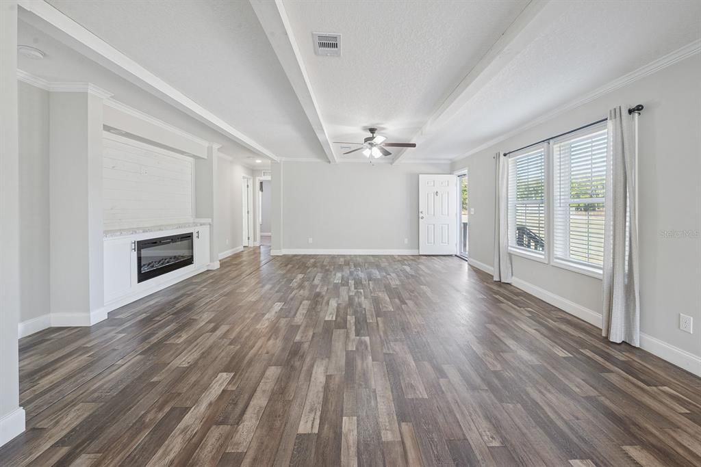 待售: $265,000 (3 贝兹, 2 浴室, 1950 平方英尺)