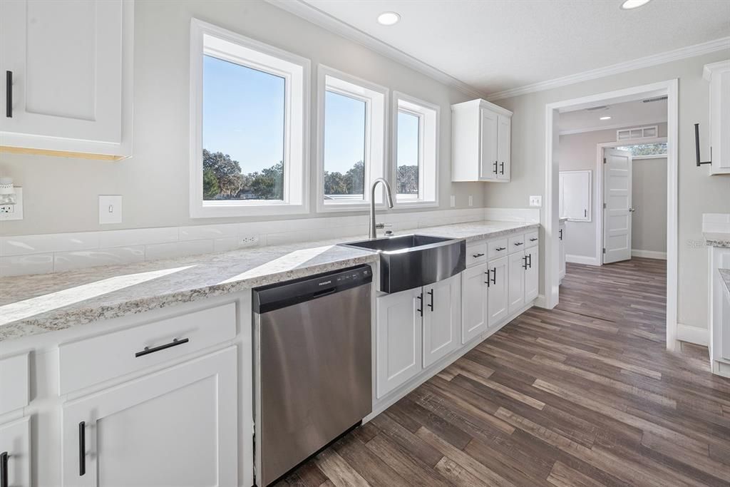 待售: $265,000 (3 贝兹, 2 浴室, 1950 平方英尺)