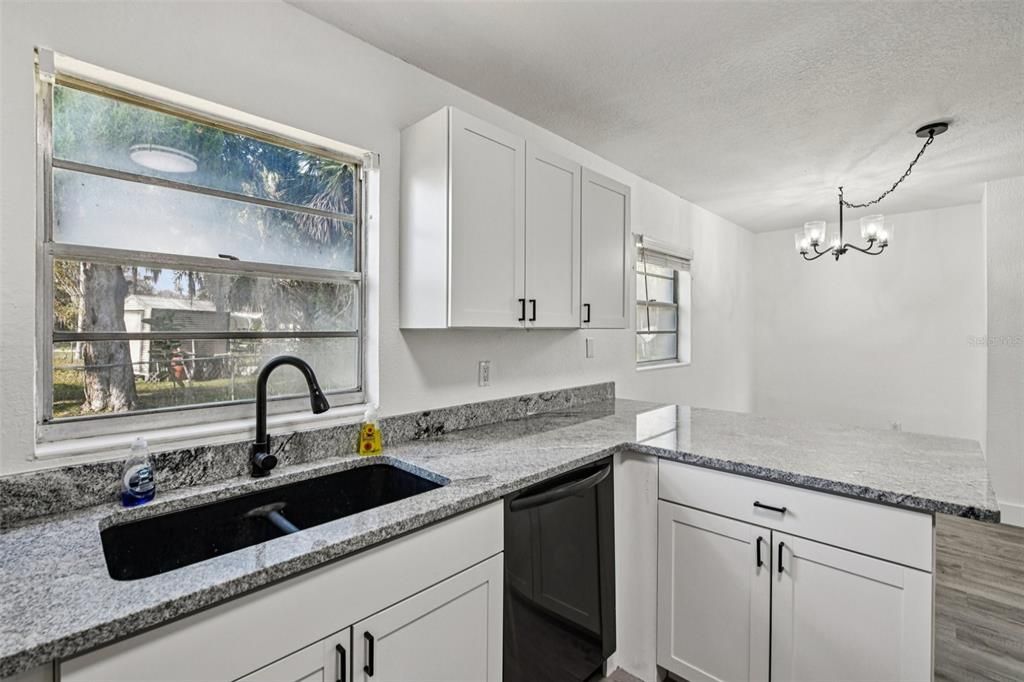 En Venta: $275,000 (3 camas, 2 baños, 1228 Pies cuadrados)