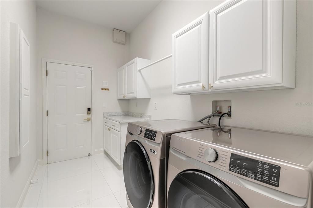 En Venta: $1,100,000 (5 camas, 4 baños, 3484 Pies cuadrados)