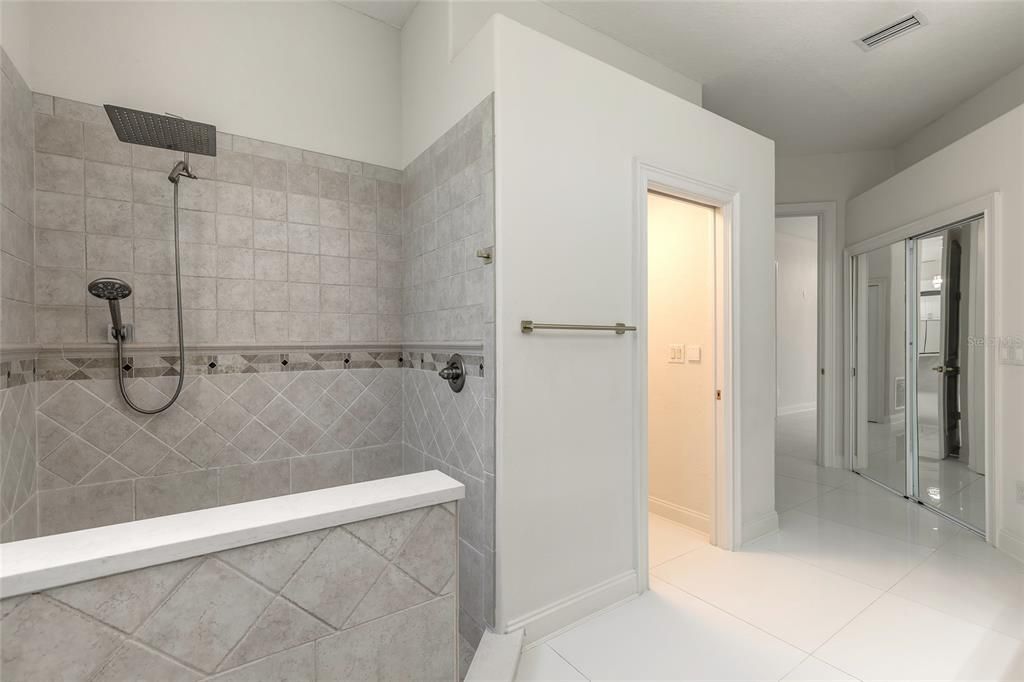 En Venta: $1,100,000 (5 camas, 4 baños, 3484 Pies cuadrados)