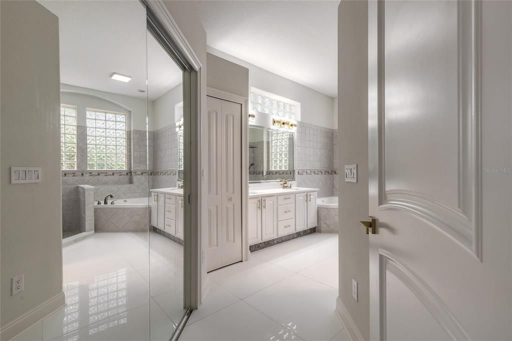 En Venta: $1,100,000 (5 camas, 4 baños, 3484 Pies cuadrados)