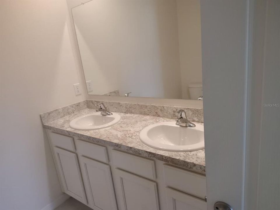 For Rent: $2,100 (3 beds, 2 baths, 1504 Square Feet)