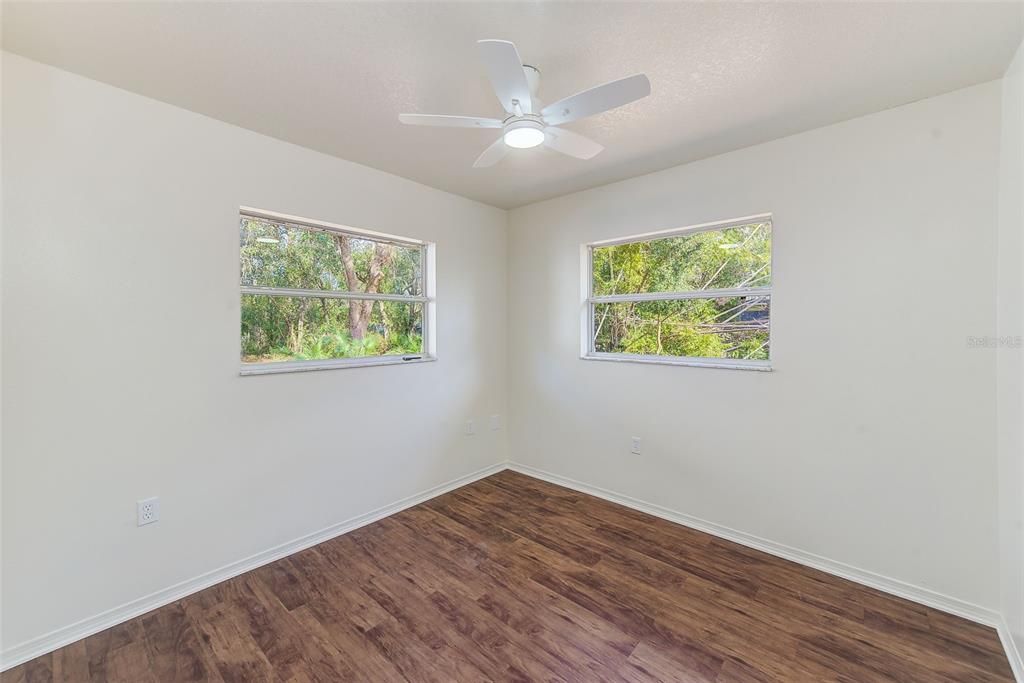 For Sale: $285,000 (3 beds, 2 baths, 981 Square Feet)