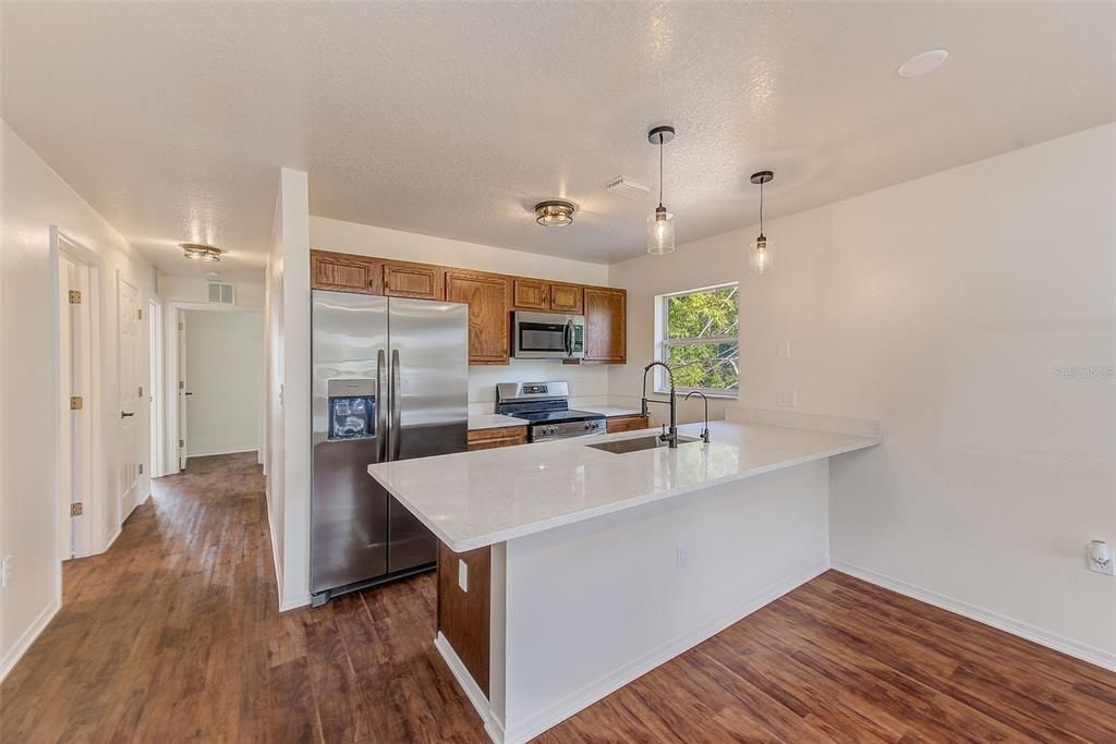 For Sale: $285,000 (3 beds, 2 baths, 981 Square Feet)