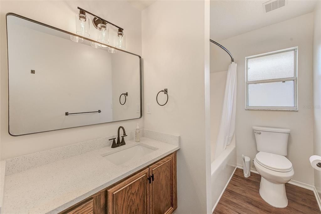 For Sale: $285,000 (3 beds, 2 baths, 981 Square Feet)