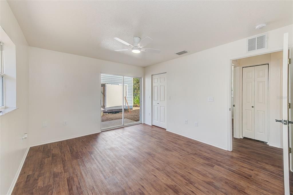 For Sale: $285,000 (3 beds, 2 baths, 981 Square Feet)