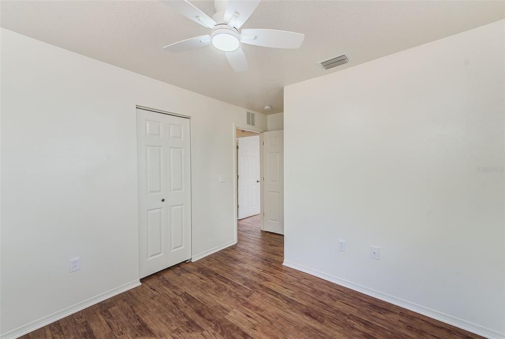 For Sale: $285,000 (3 beds, 2 baths, 981 Square Feet)