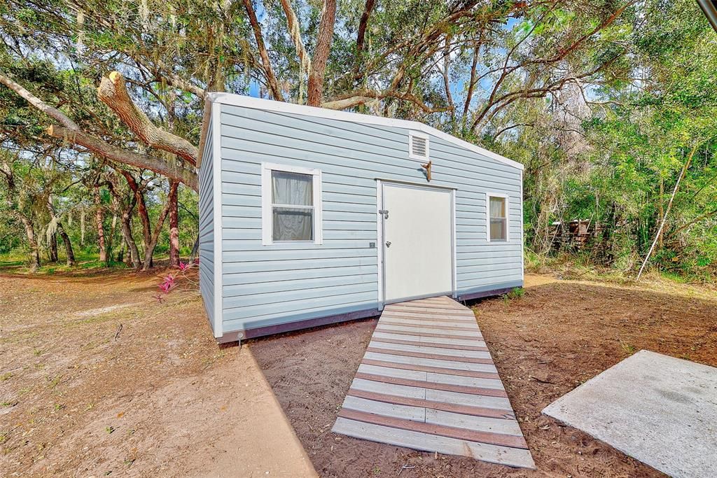 For Sale: $285,000 (3 beds, 2 baths, 981 Square Feet)