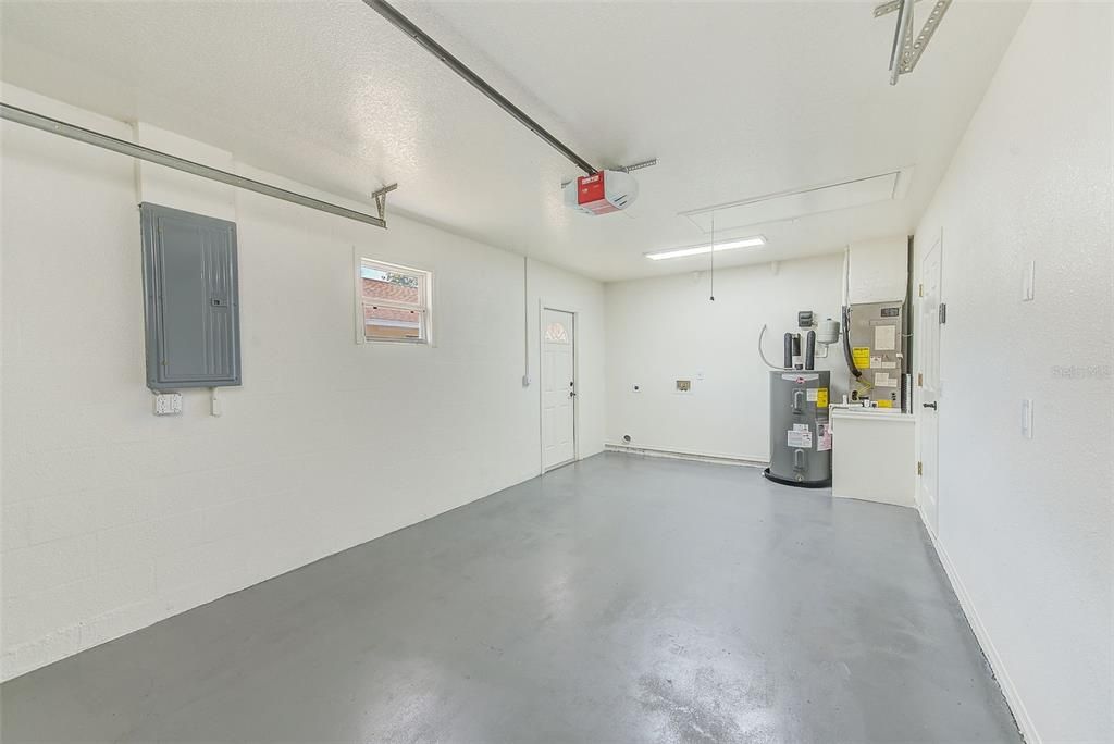 For Sale: $285,000 (3 beds, 2 baths, 981 Square Feet)