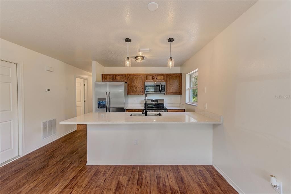 For Sale: $285,000 (3 beds, 2 baths, 981 Square Feet)