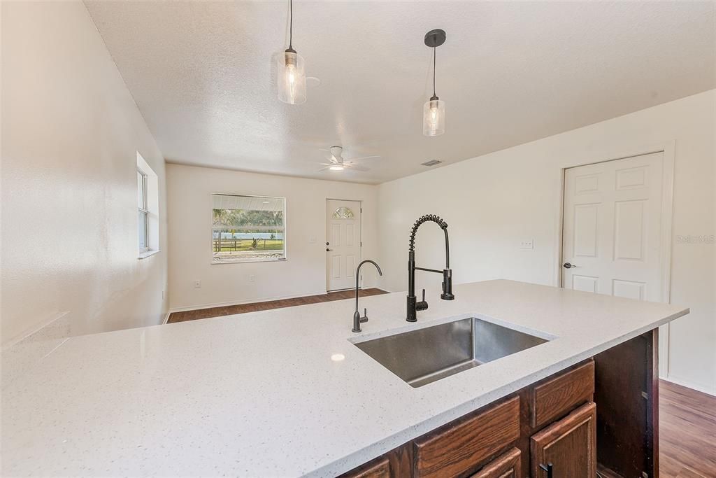 For Sale: $285,000 (3 beds, 2 baths, 981 Square Feet)