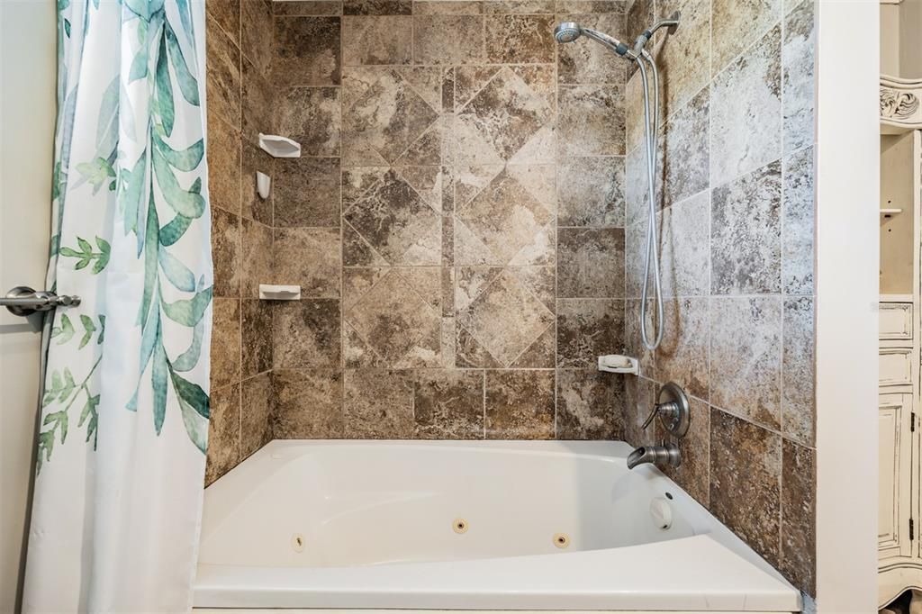 For Sale: $480,000 (4 beds, 2 baths, 1524 Square Feet)