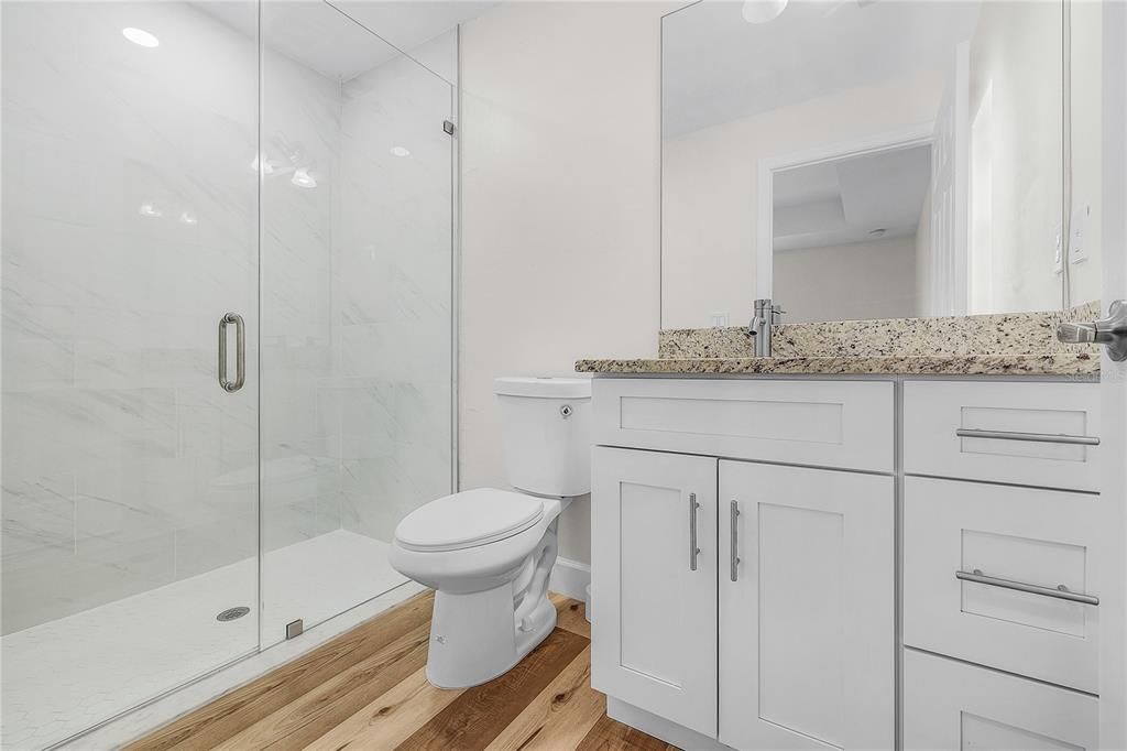 На продажу: $649,900 (6 спален, 4 ванн, 2500 Квадратных фут)