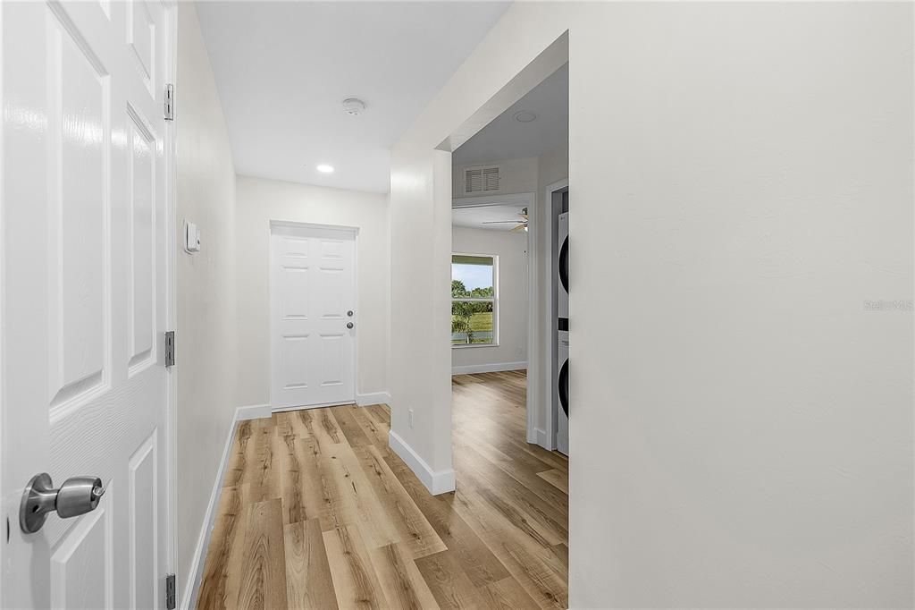 На продажу: $649,900 (6 спален, 4 ванн, 2500 Квадратных фут)