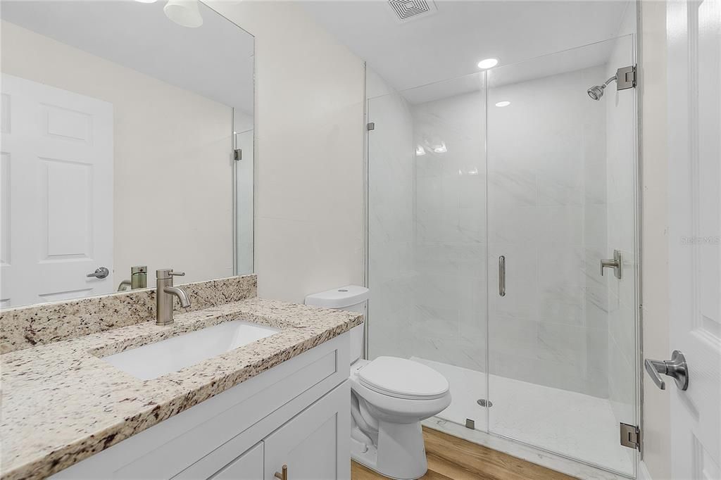 На продажу: $649,900 (6 спален, 4 ванн, 2500 Квадратных фут)