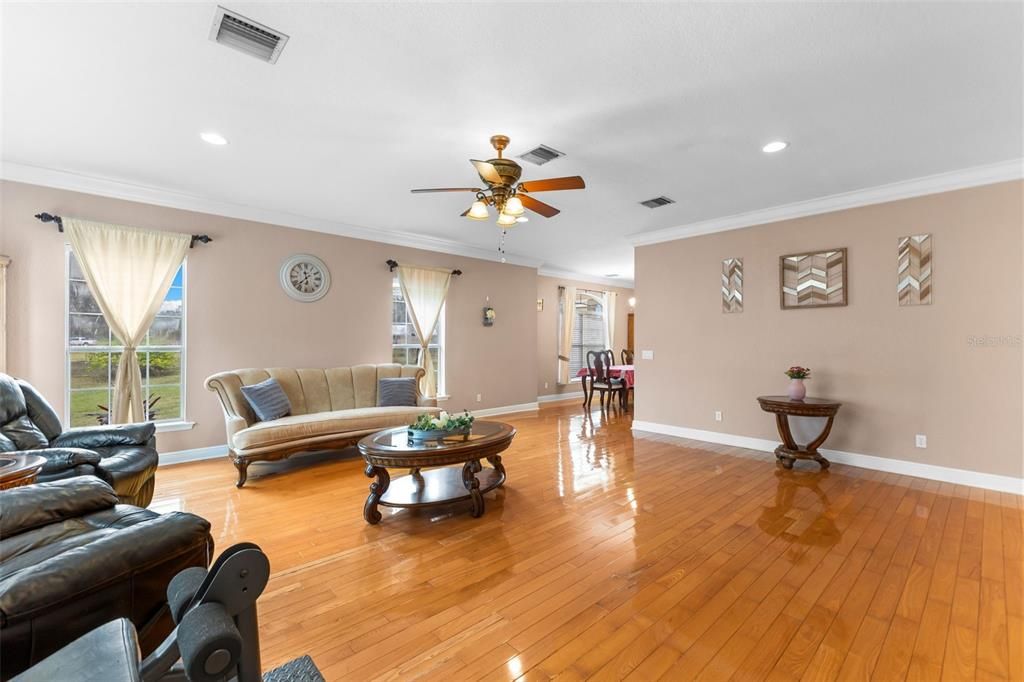 На продажу: $1,400,000 (5 спален, 3 ванн, 3836 Квадратных фут)