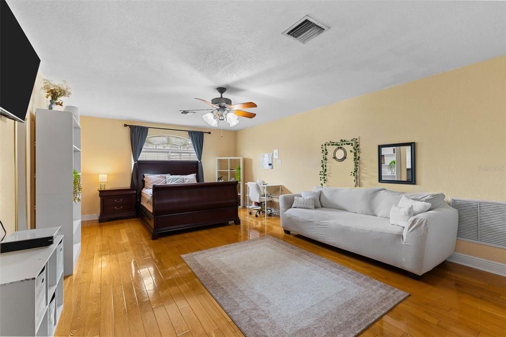 На продажу: $1,400,000 (5 спален, 3 ванн, 3836 Квадратных фут)