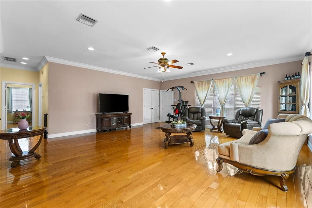 На продажу: $1,400,000 (5 спален, 3 ванн, 3836 Квадратных фут)