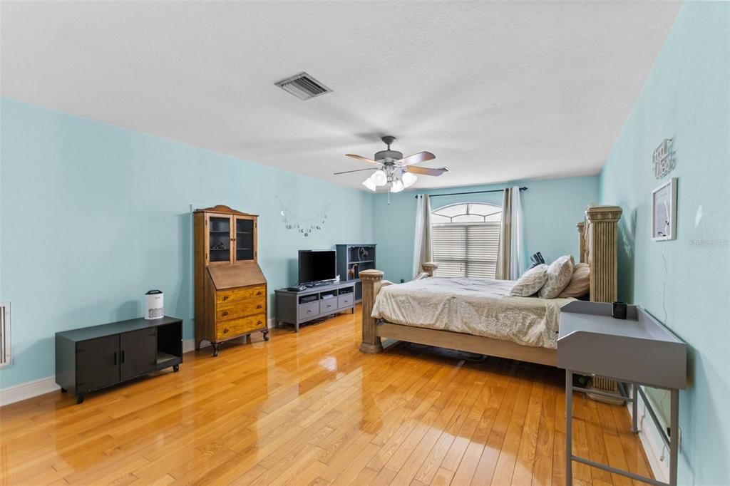 На продажу: $1,400,000 (5 спален, 3 ванн, 3836 Квадратных фут)