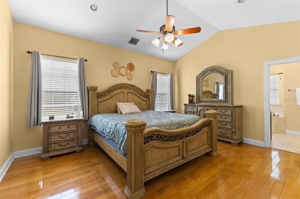 На продажу: $1,400,000 (5 спален, 3 ванн, 3836 Квадратных фут)