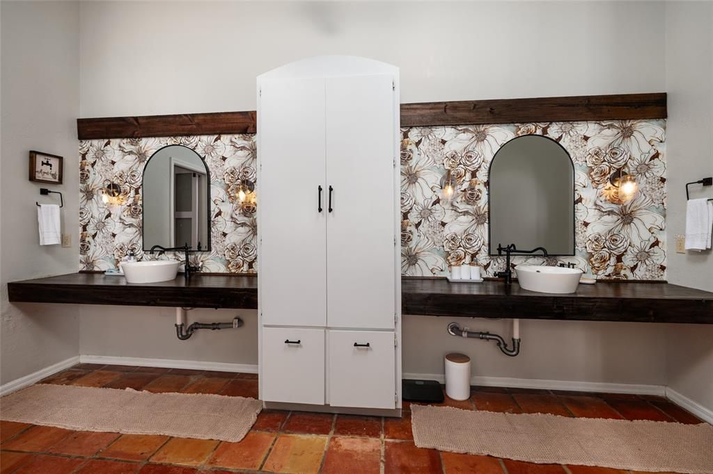 For Sale: $674,900 (3 beds, 2 baths, 3023 Square Feet)