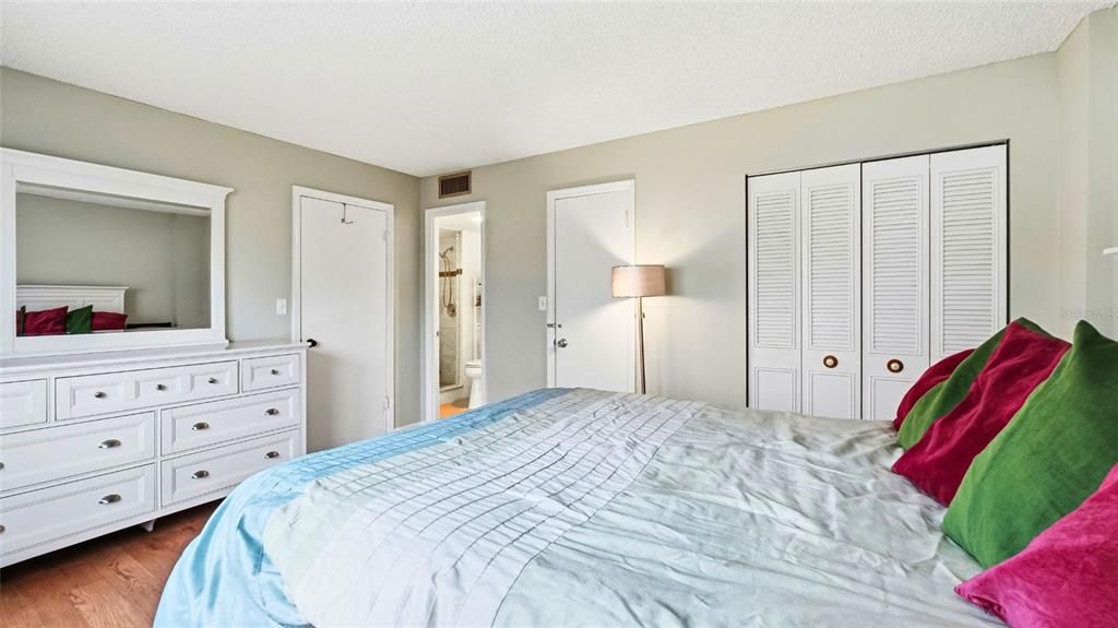 For Sale: $141,568 (2 beds, 2 baths, 1050 Square Feet)