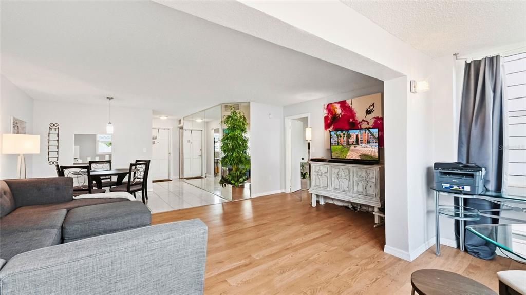 For Sale: $141,568 (2 beds, 2 baths, 1050 Square Feet)