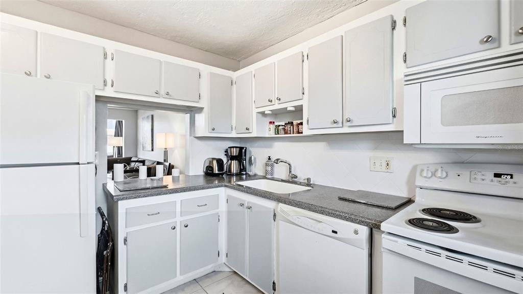 For Sale: $141,568 (2 beds, 2 baths, 1050 Square Feet)