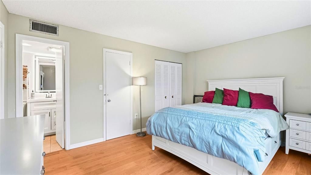 For Sale: $141,568 (2 beds, 2 baths, 1050 Square Feet)