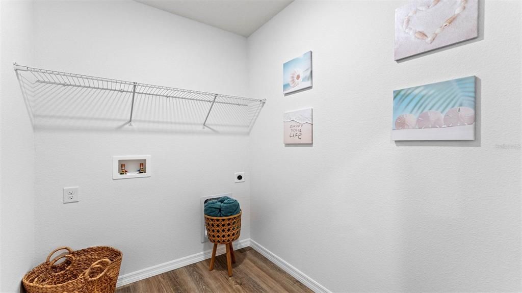 En Venta: $401,990 (4 camas, 3 baños, 2020 Pies cuadrados)