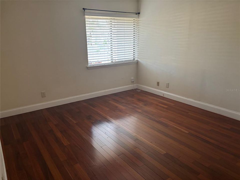 For Sale: $315,000 (2 beds, 2 baths, 1289 Square Feet)