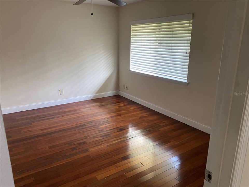 For Sale: $315,000 (2 beds, 2 baths, 1289 Square Feet)