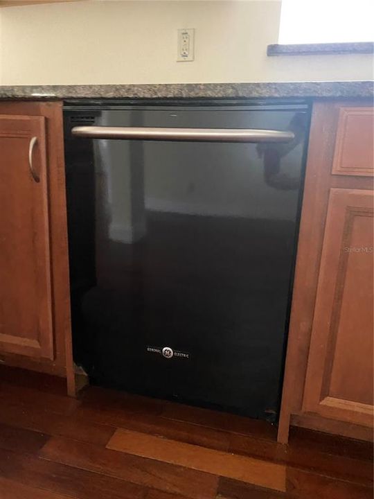 For Sale: $315,000 (2 beds, 2 baths, 1289 Square Feet)