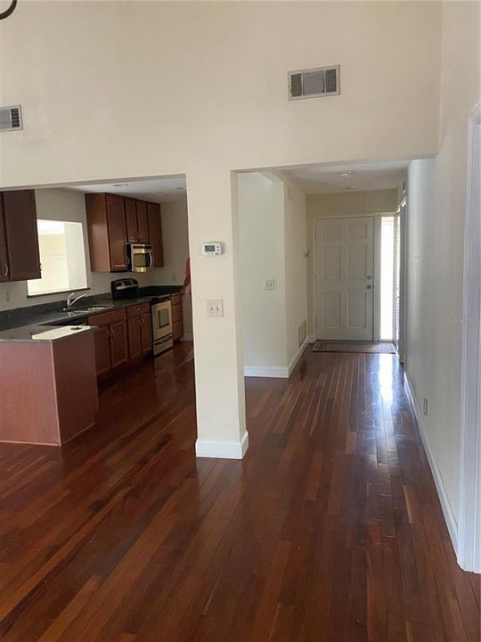 For Sale: $315,000 (2 beds, 2 baths, 1289 Square Feet)