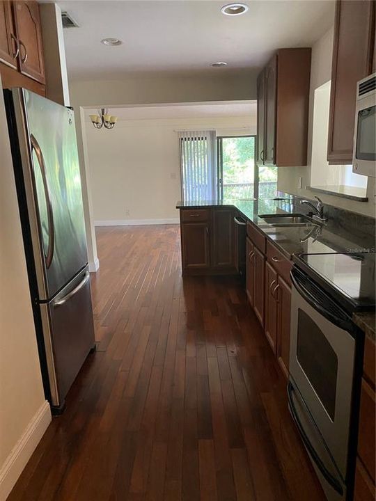 For Sale: $315,000 (2 beds, 2 baths, 1289 Square Feet)