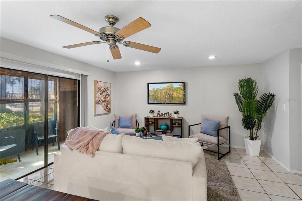 For Sale: $165,000 (2 beds, 2 baths, 1000 Square Feet)