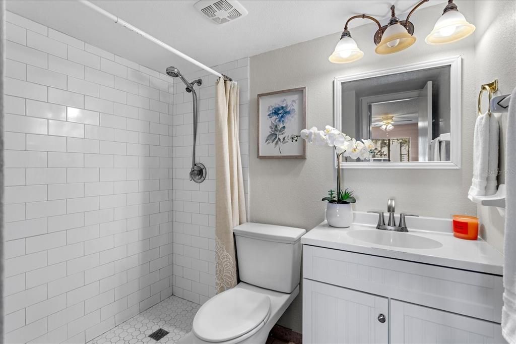 For Sale: $165,000 (2 beds, 2 baths, 1000 Square Feet)