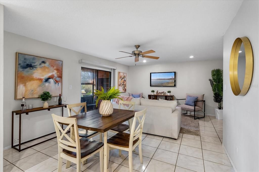 For Sale: $165,000 (2 beds, 2 baths, 1000 Square Feet)