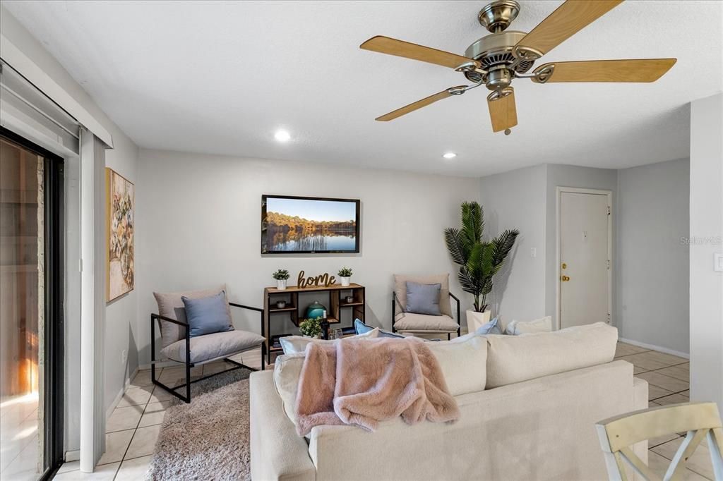 For Sale: $165,000 (2 beds, 2 baths, 1000 Square Feet)