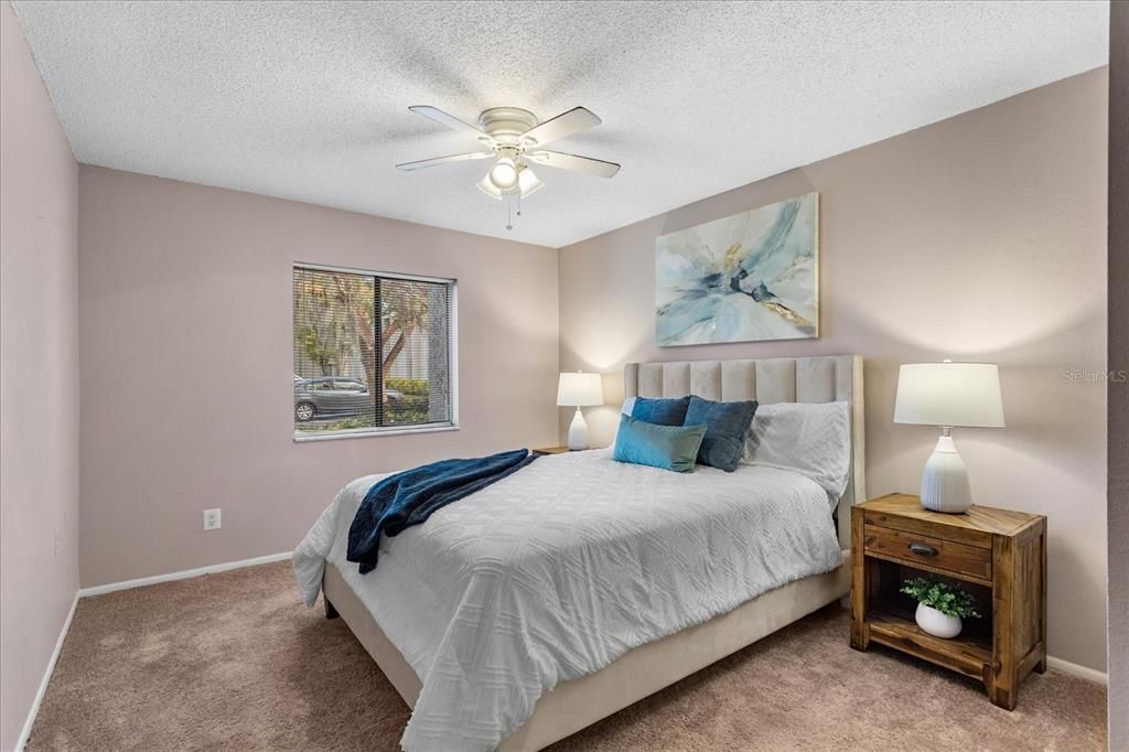 For Sale: $165,000 (2 beds, 2 baths, 1000 Square Feet)