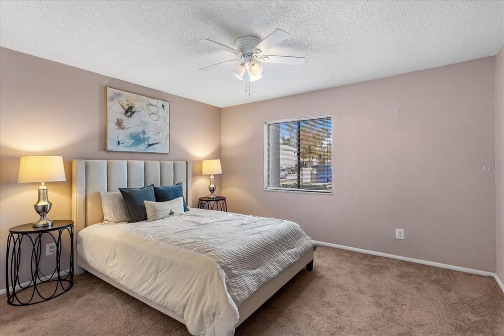 For Sale: $165,000 (2 beds, 2 baths, 1000 Square Feet)