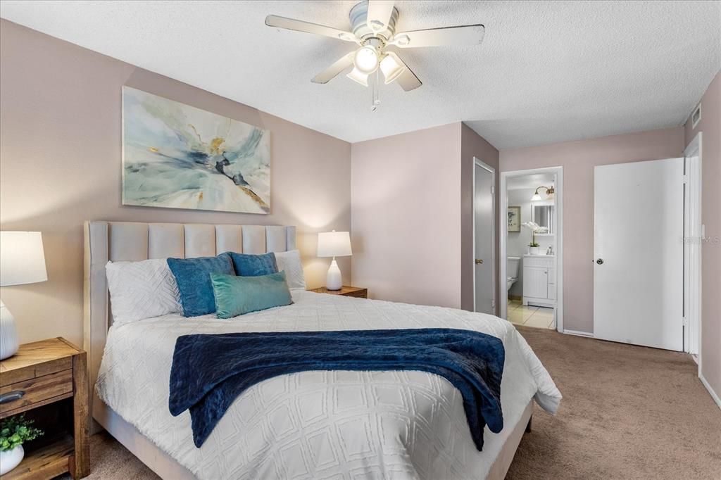 For Sale: $165,000 (2 beds, 2 baths, 1000 Square Feet)